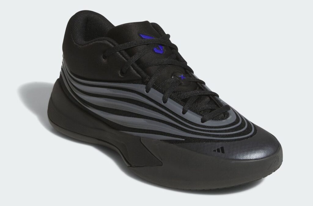 Die adidas Dame 10 in „Iron Metallic“ erscheint 2025.