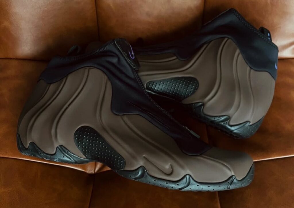 Der Nike Air Flightposite „Baroque Brown“ erscheint in den Ferien 2025.