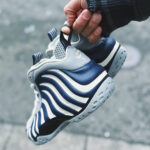 Ein unreleased Nike Air Foamposite „New York Yankees“-Sample ist aufgetaucht.