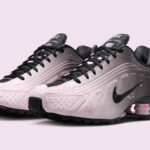 Kirschblüten sprießen auf dem Nike Shox R4