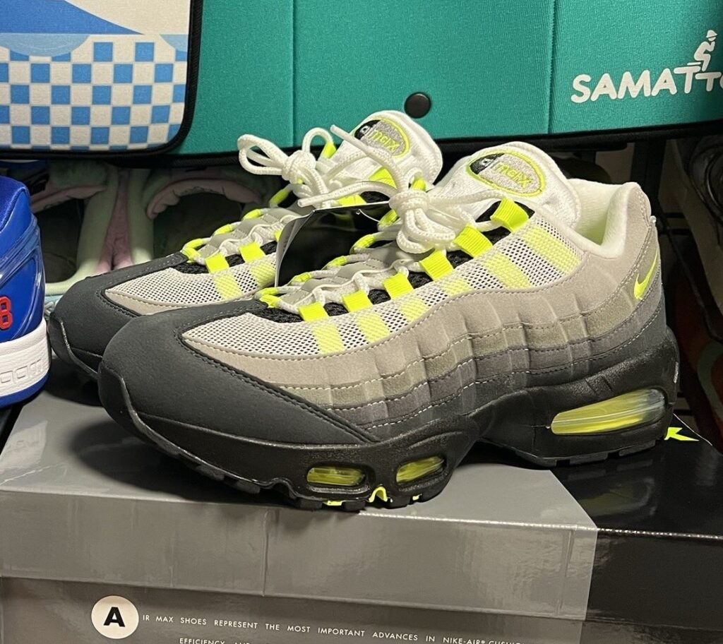 Der Nike Air Max 95 OG "Neon" kehrt im April 2025 zurück.