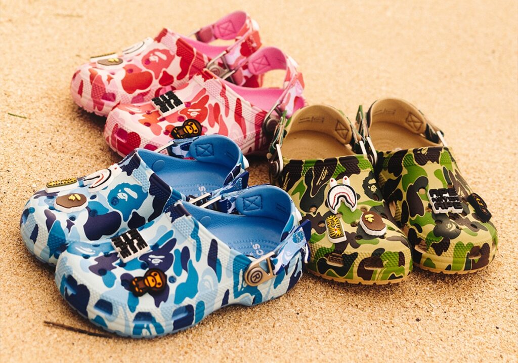 Die BAPE x Crocs Classic Clog Kollektion erscheint im März.