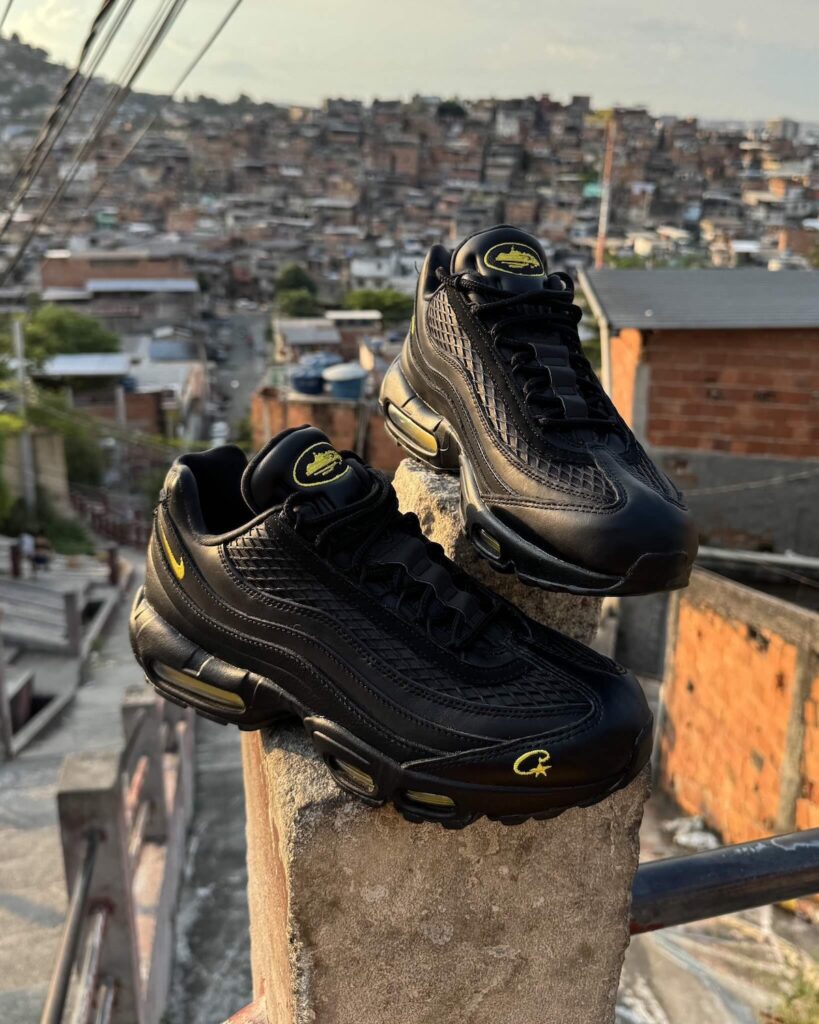 Der Corteiz x Nike Air Max 95 "Honey Black" erscheint im April 2025.