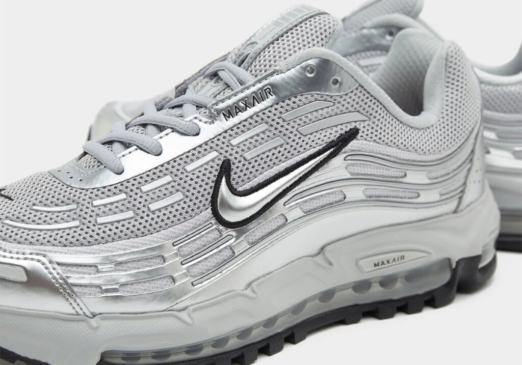 Die Nike Air Max TL 2.5 „Metallic Silver“ erscheint im Mai 2025.