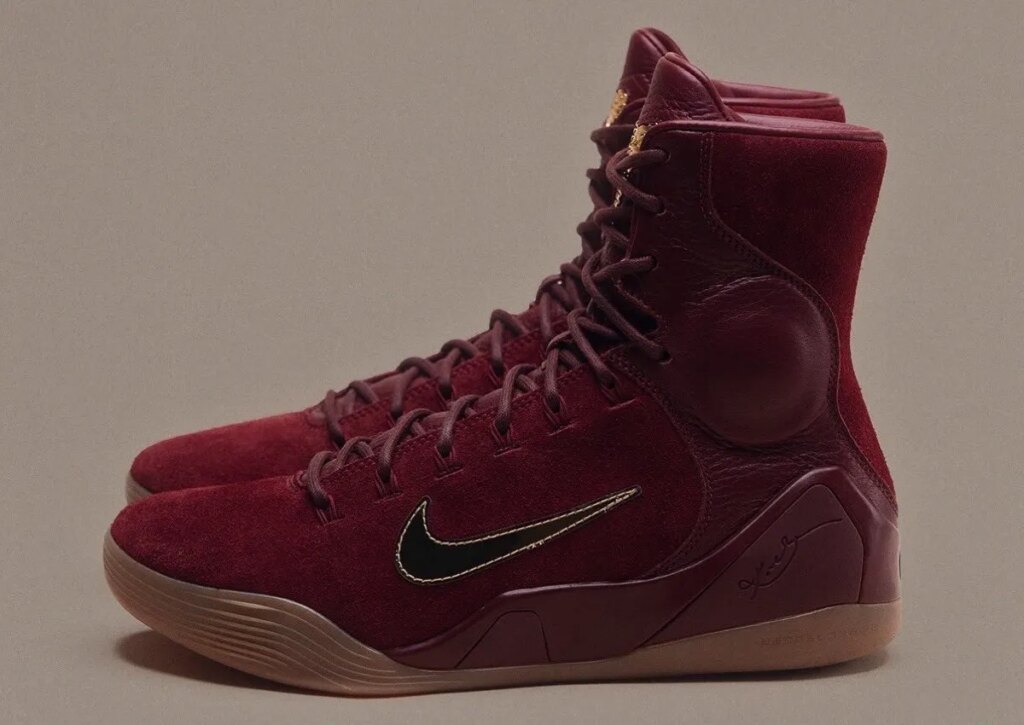 Der Nike Kobe 9 Elite EXT wird mit burgunderfarbenem Wildleder zum Premium-Modell.