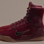 Der Nike Kobe 9 Elite EXT wird mit burgunderfarbenem Wildleder zum Premium-Modell.