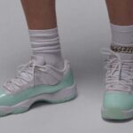 Die Air Jordan 11 Low „Igloo“ erscheinen morgen.