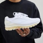JJJJound kündigt eine Asics GEL-Quantum 360 Veröffentlichung an.