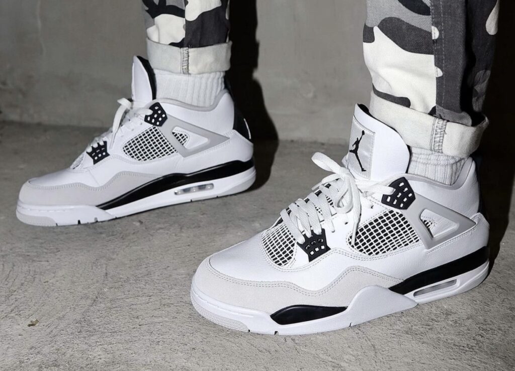 Air Jordan 4 Military Black