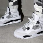 Air Jordan 4 Military Black