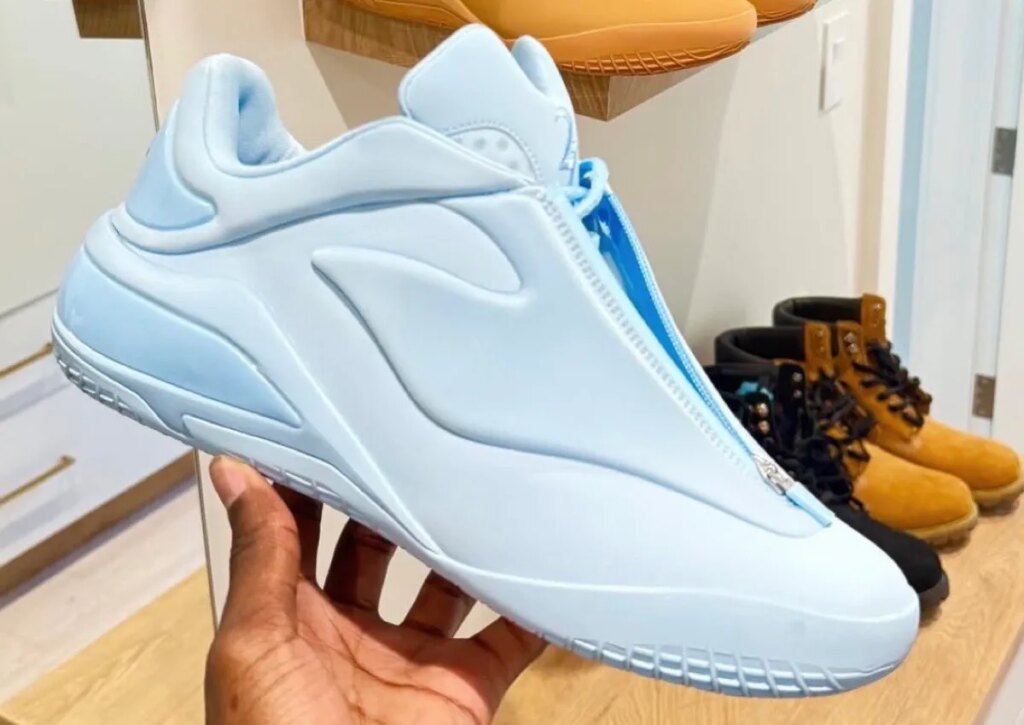 Der Converse SHAI 001 „Masi Blue“ erscheint im Herbst 2025.
